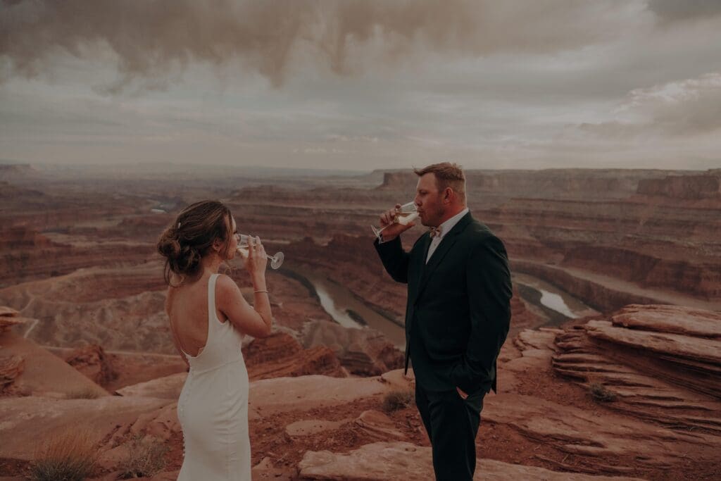 elopement couple at dead horse point state park in moab utah 